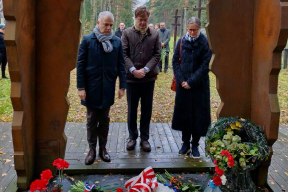 Еўрапейскія дыпламаты ўшанавалі памяць ахвяр сталінскіх рэпрэсій у Курапатах