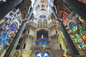 Саграда Фамилия: как самый высокий храм мира выглядит изнутри